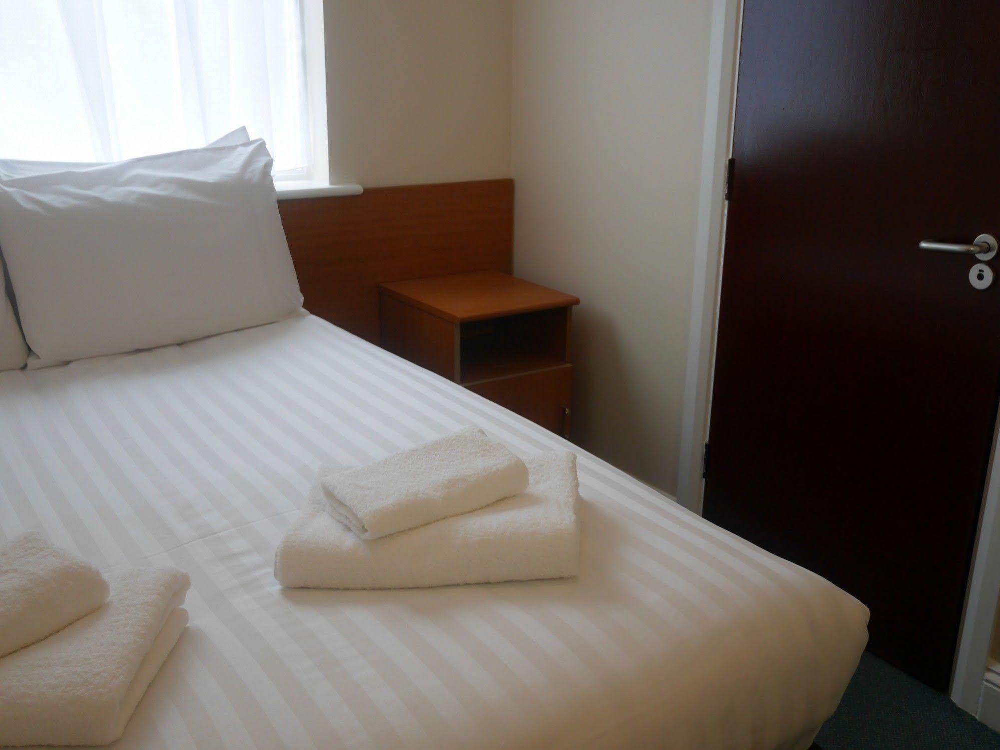 Sk Heathrow Hotel Hayes  Extérieur photo