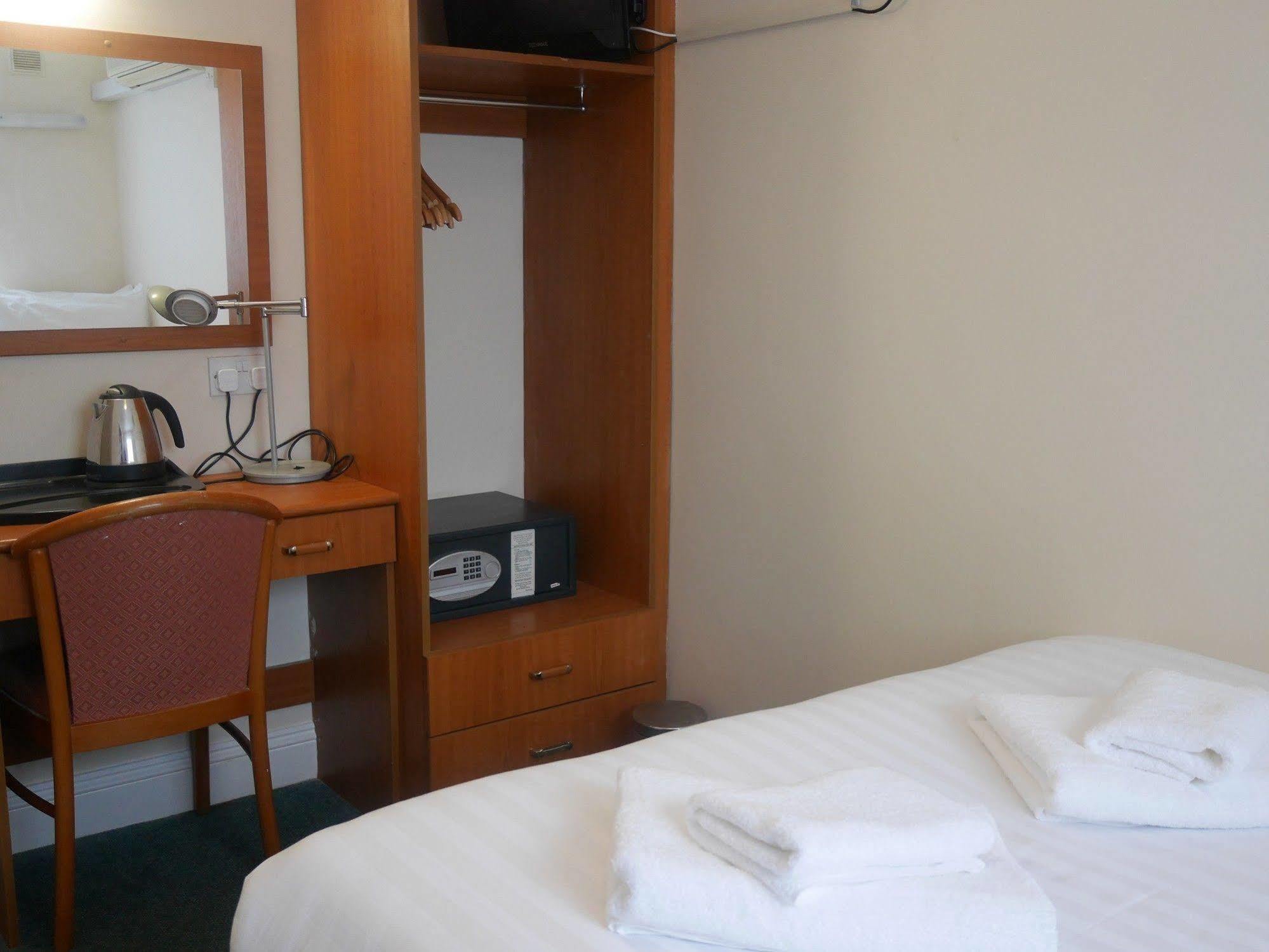 Sk Heathrow Hotel Hayes  Extérieur photo