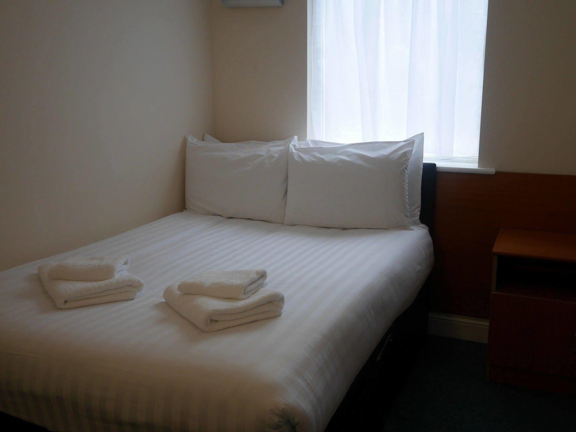Sk Heathrow Hotel Hayes  Extérieur photo